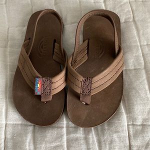 Rainbow flip flops for toddler. Size 9/10. Never worn